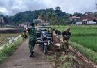 Gotong Royong Babinsa Ciamis Tingkatkan Kebersihan dan Kebersamaan Warga