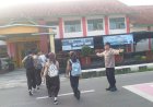 Polsek Lakbok Perkuat Pelayanan Pagi Hari, Pengaturan Lalu Lintas di Depan SMPN 1 Lakbok Jamin Keselamatan Pelajar