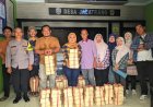 Polsek Cipaku Polres Cimais Bantu Proses Distribusi Daging Kurban Gubernur Jabar ke Warga Jalatrang