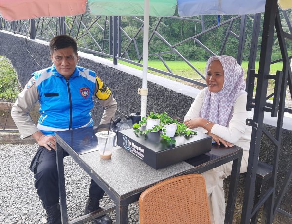Perkuat Sinergitas, Polsek Cipaku Polres Ciamis Datangi Tokoh Masyarakat di Cikandung