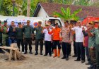 Polsek Pamarican Dampingi Penyaluran 11.000 Liter Air Bersih untuk Warga Terdampak Kekeringan