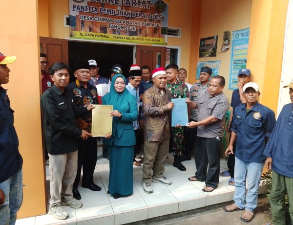 Polsek Panjalu Monitor Pendaftaran Bakal Calon Kades Ciomas, Pastikan Tahapan Pilkades Berjalan Aman dan Tertib